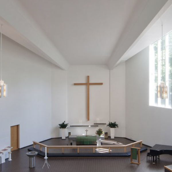 Tutki luterilaista kirkkotilaa kokonaisuuden kautta: interaktiivinen kuva